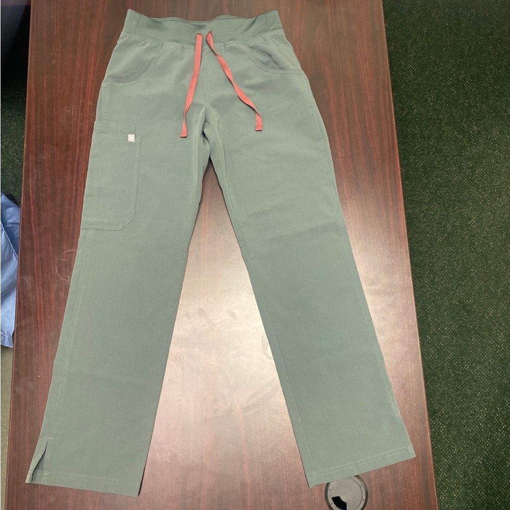 Women’s figs scrub pants